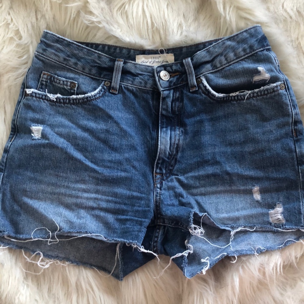 H&M distressed denim short